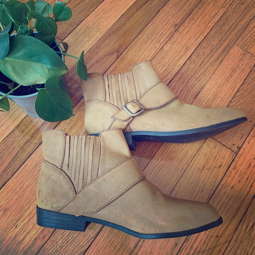 Kenneth Cole Tan Booties Sz. 7.5
